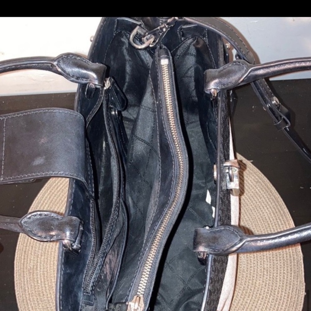 Michael Kors purse - Picture 7 of 10
